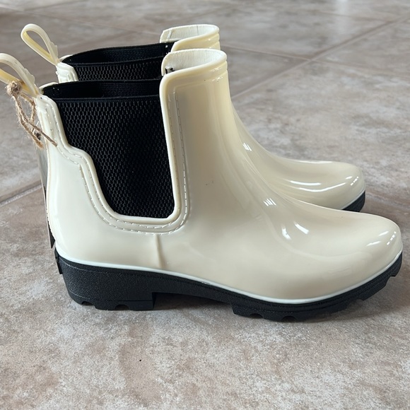 🆕💕SEVEN7 Halifax Rain Bootie - Picture 6 of 8